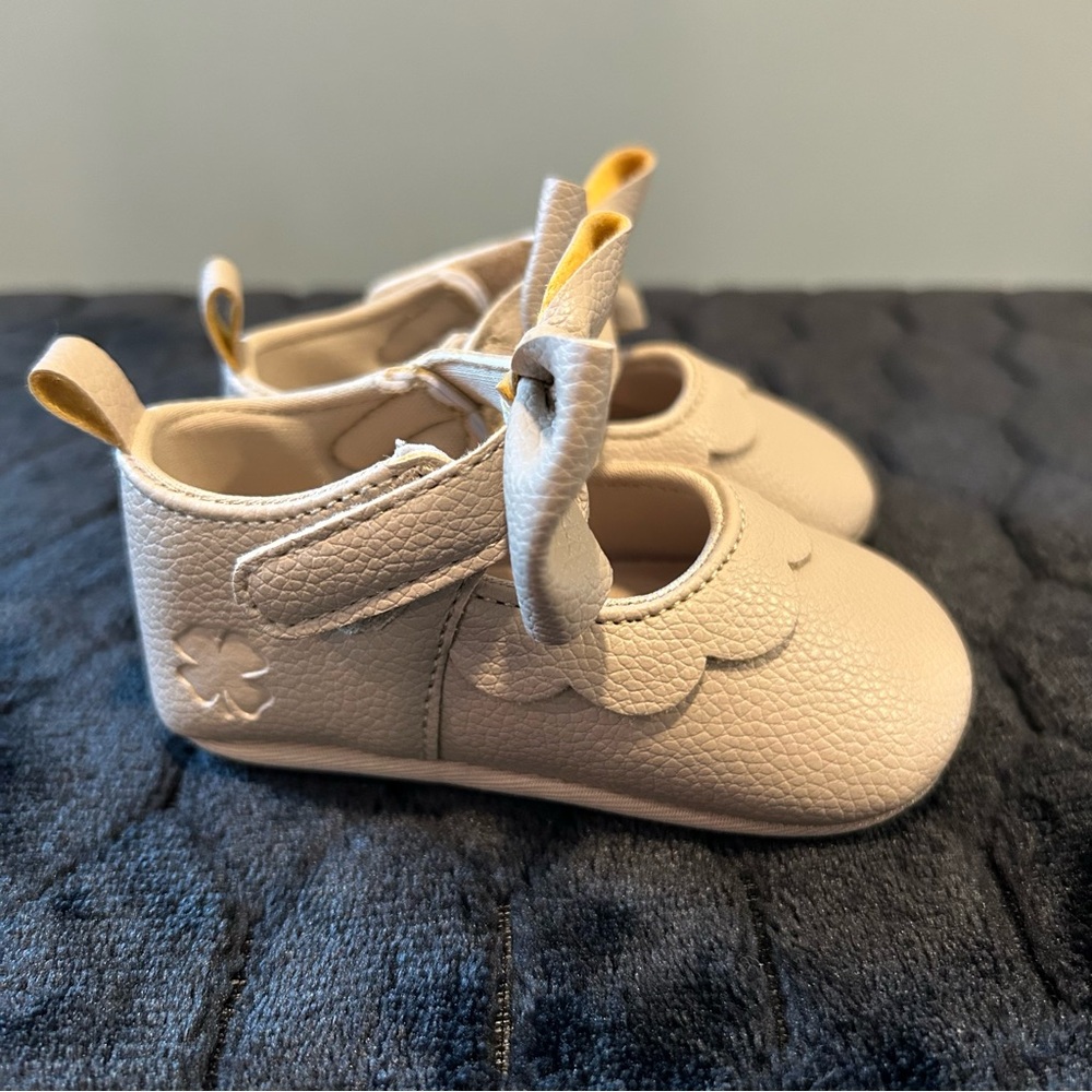 Lucky Brand Mary Jane Bow Crib Shoes Size 3 Tan/Beige NWOT - Picture 6 of 13